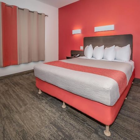 Motel 6-Saskatoon, Sk Buitenkant foto